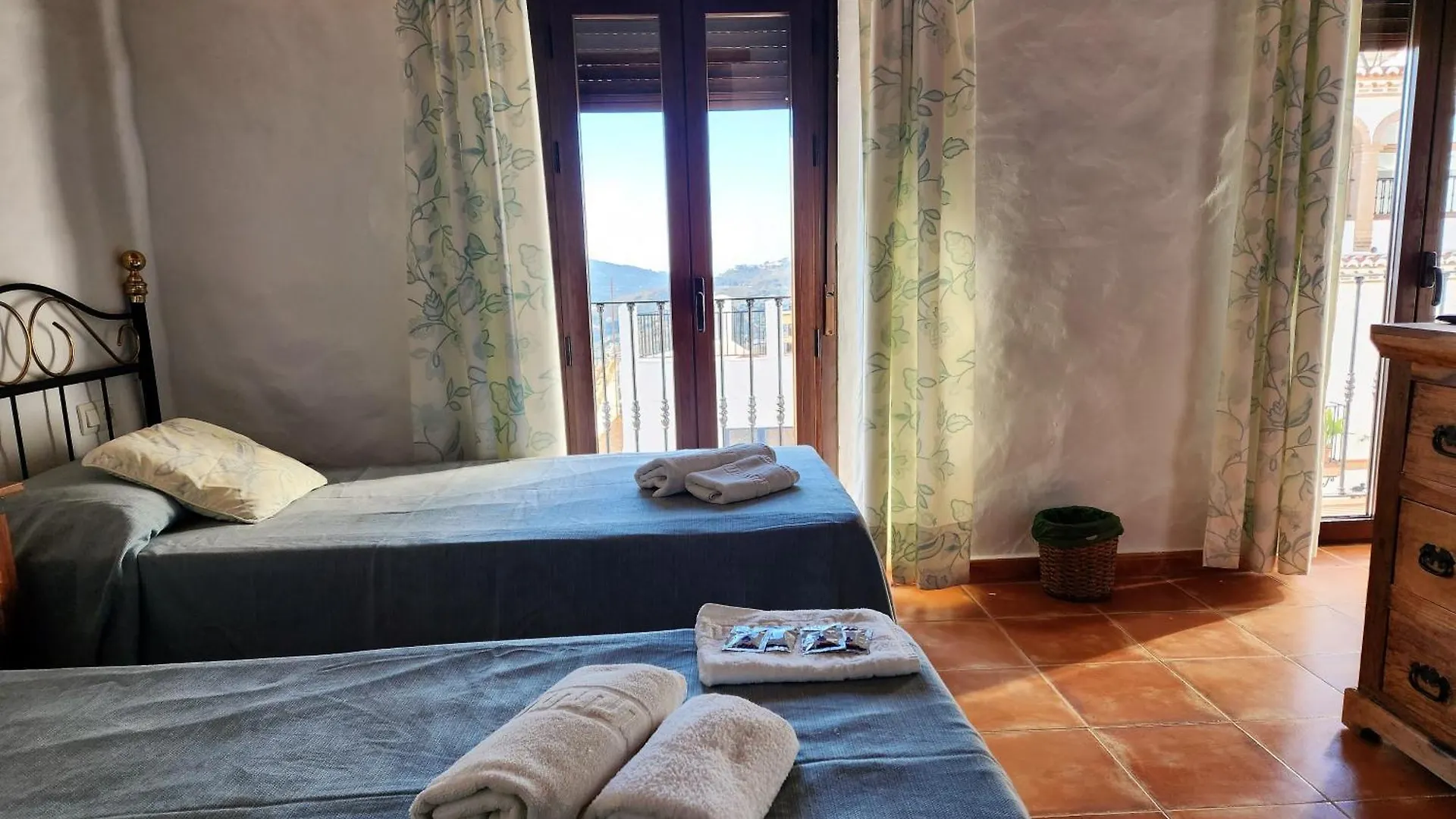 ** Hotel Posada La Plaza Canillas de Albaida España