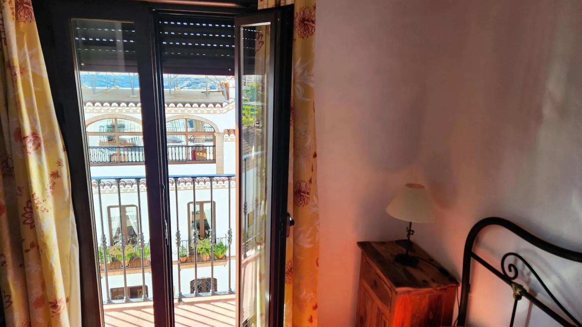 Posada La Plaza Canillas de Albaida Hotel